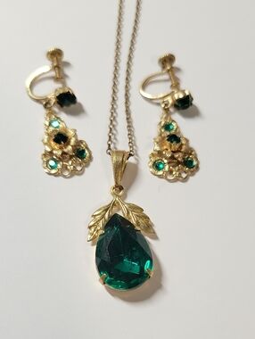 Gold-Tone Emerald Teardrop Pendant Necklace and Earrings Set